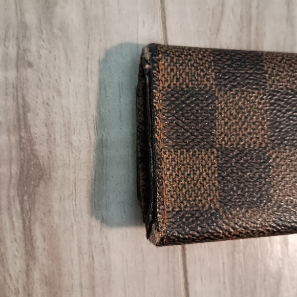 Louis Vuitton Brown 4 Key Holder - Damier Ebene - Picture 3 of 9
